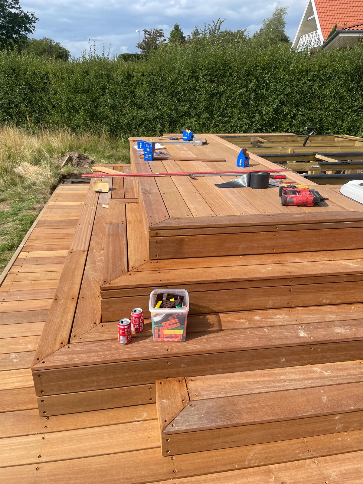 Træterrasse under opbygning fra AWCompanys offentlige galleri
